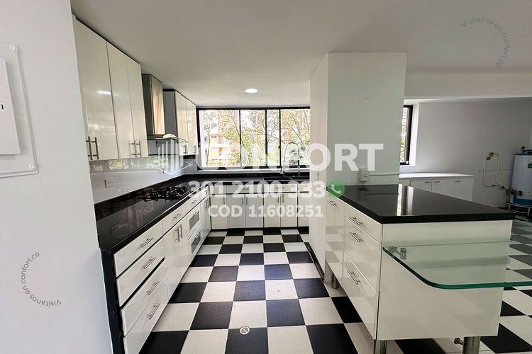 Apartamento de 3 alcobas en arriendo en Los Balsos, Medellín, 200 m² · foto 8 de 24