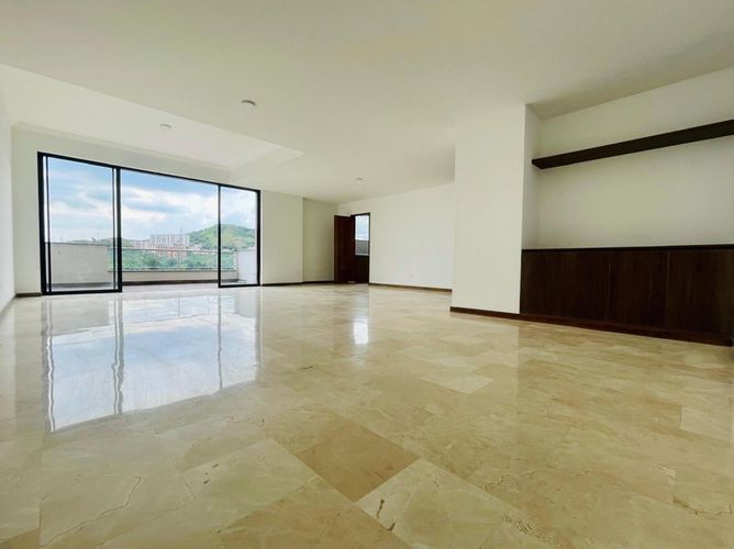 Apartamento de 4 alcobas en venta en Normandia, Cali, 190 m² · foto 2 de 24