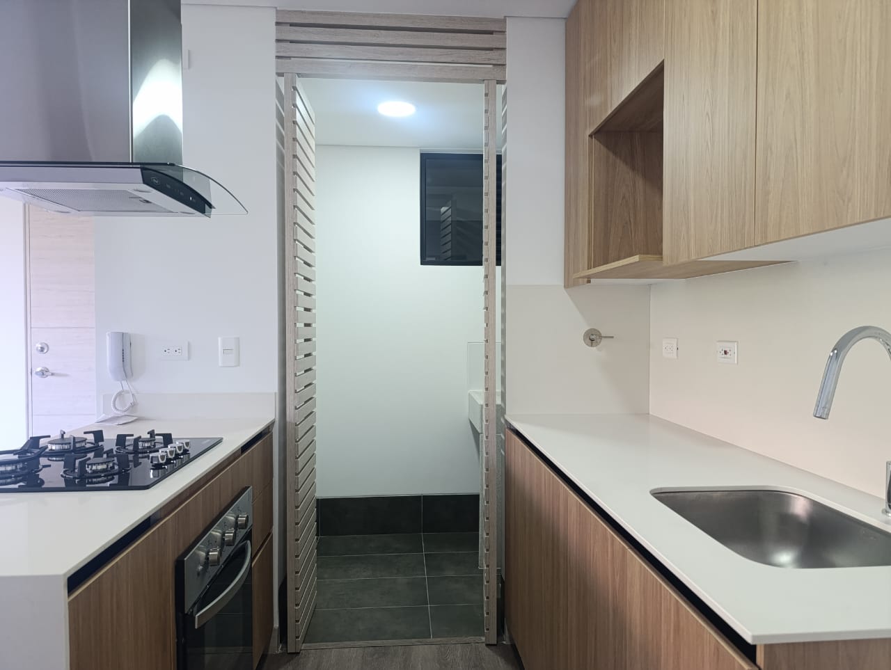 Apartamento en arriendo en El Poblado, Medellín · foto 5 de 18
