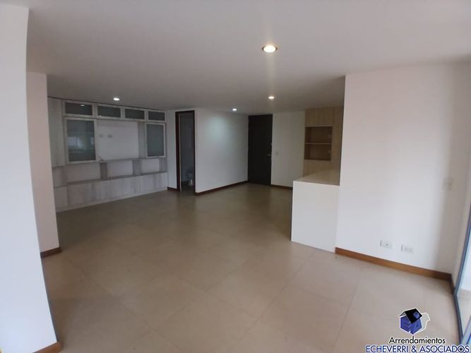 Apartamento de 3 alcobas en venta en Loma De Las Brujas, Envigado, 107 m² · foto 5 de 10
