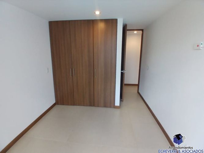 Apartamento de 3 alcobas en venta en Loma De Las Brujas, Envigado, 107 m² · foto 7 de 10