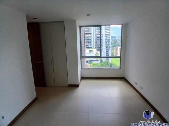 Apartamento de 3 alcobas en venta en Loma De Las Brujas, Envigado, 107 m² · foto 8 de 10