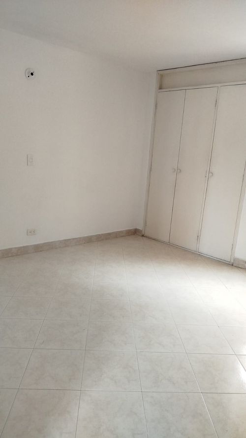 Apartamento de 2 alcobas en arriendo en Granada, Medellín, 80 m² · foto 2 de 10