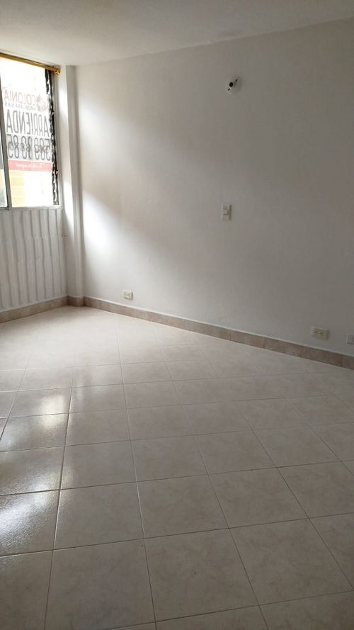 Apartamento de 2 alcobas en arriendo en Granada, Medellín, 80 m² · foto 3 de 10