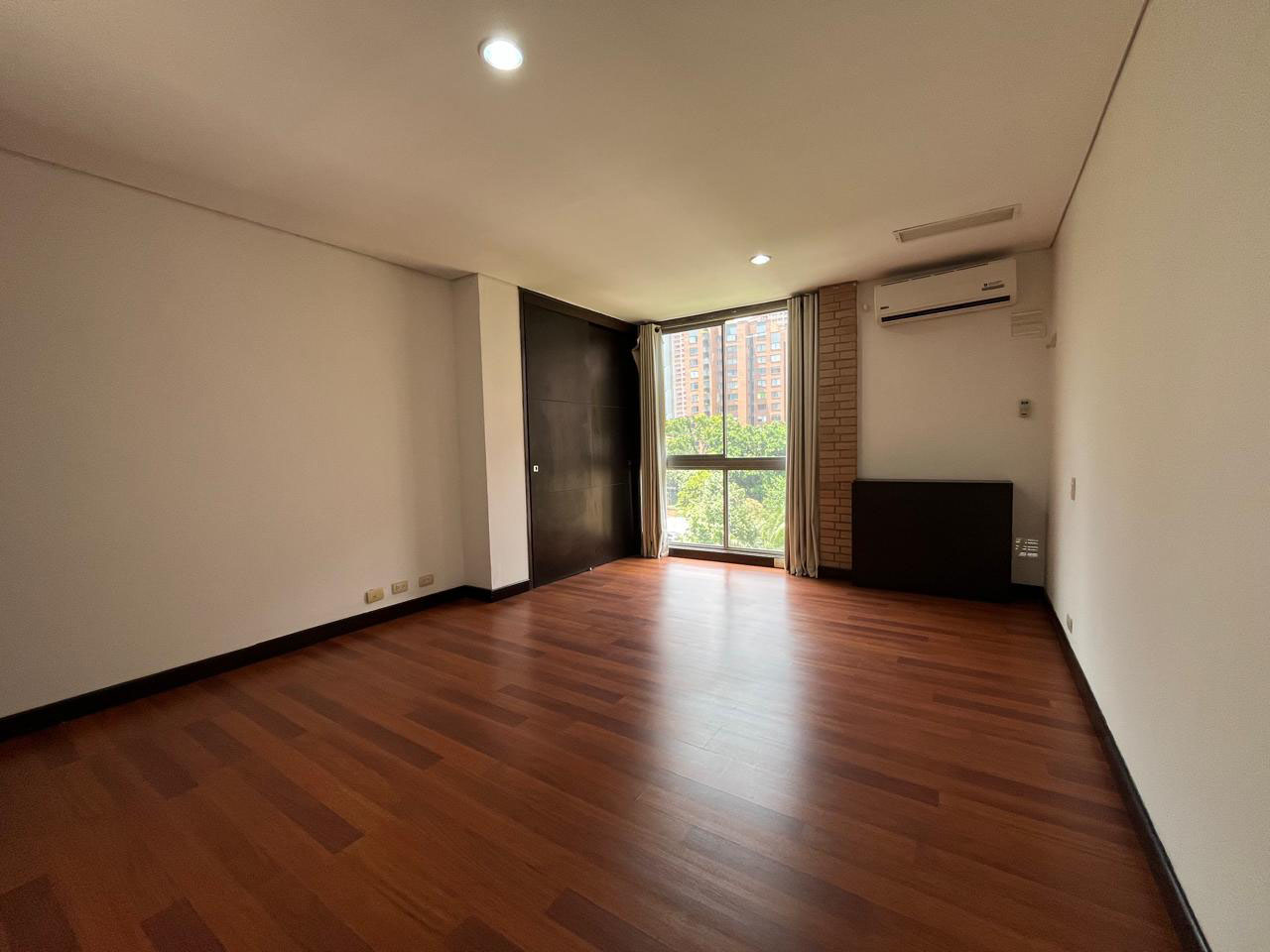 Apartamento en arriendo en El Poblado, Medellín · foto 3 de 10