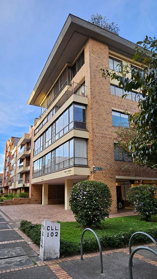 Apartamento de 3 alcobas en venta en Chicó Navarra, Bogotá, 230 m² · foto 1 de 24