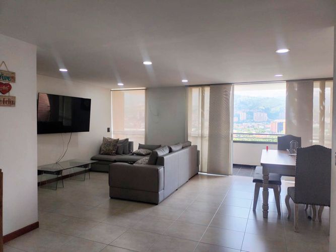 Apartamento de 3 alcobas en venta en Villa Santa Teresa, Envigado, 128 m² · foto 2 de 16
