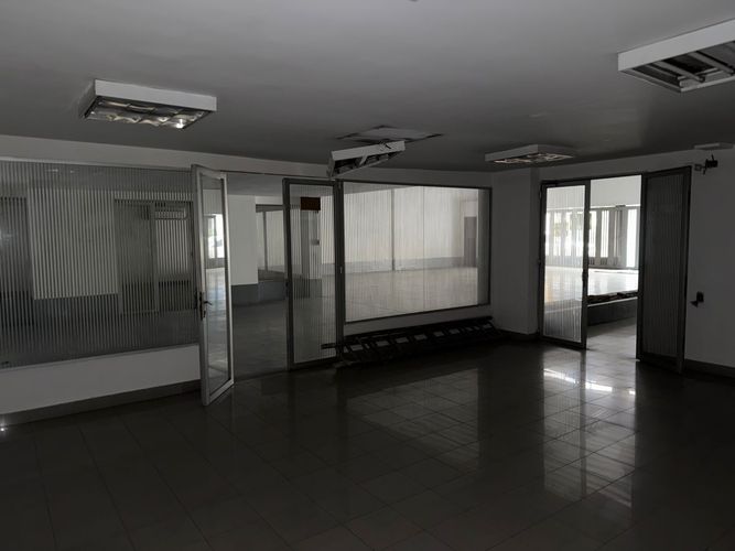 Local en arriendo en El Poblado, Medellín, 434 m² · foto 2 de 7