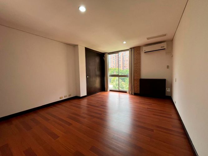 Oficina en arriendo en El Poblado, Medellín, 53 m² · foto 3 de 9