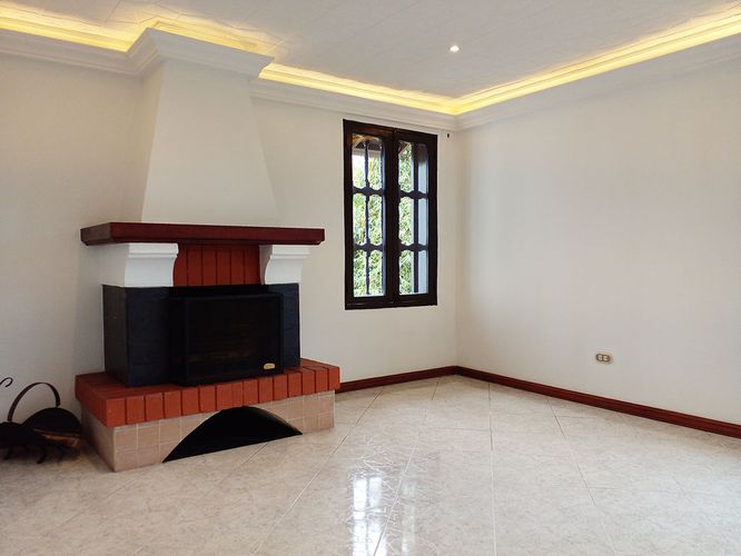 Casa de 4 alcobas en venta en Loma Del Chocho, Envigado, 350 m² · foto 2 de 20