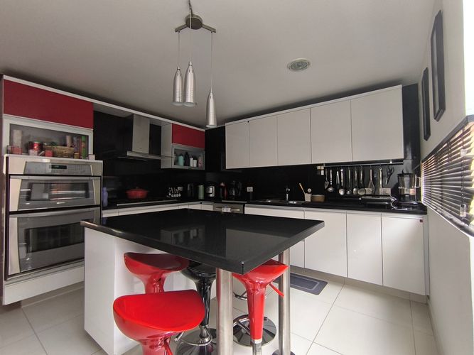 Casa de 4 alcobas en venta en Bosque De Pinos, Bogotá, 284 m² · foto 4 de 24