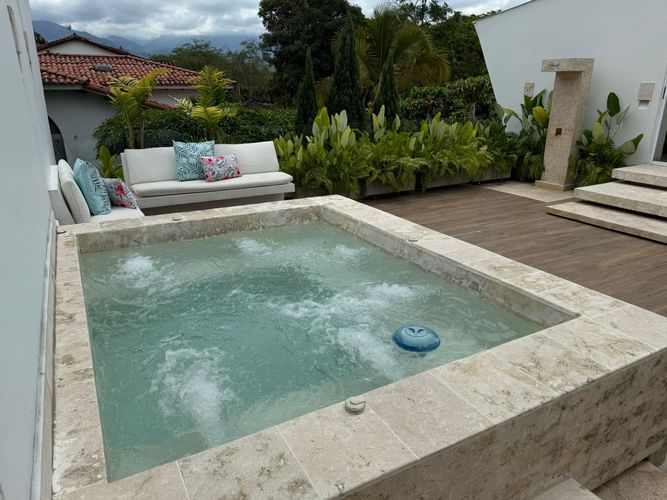 Casa de 4 alcobas en venta en Condominio Bosques Del Lago, Cali, 450 m² · foto 2 de 3