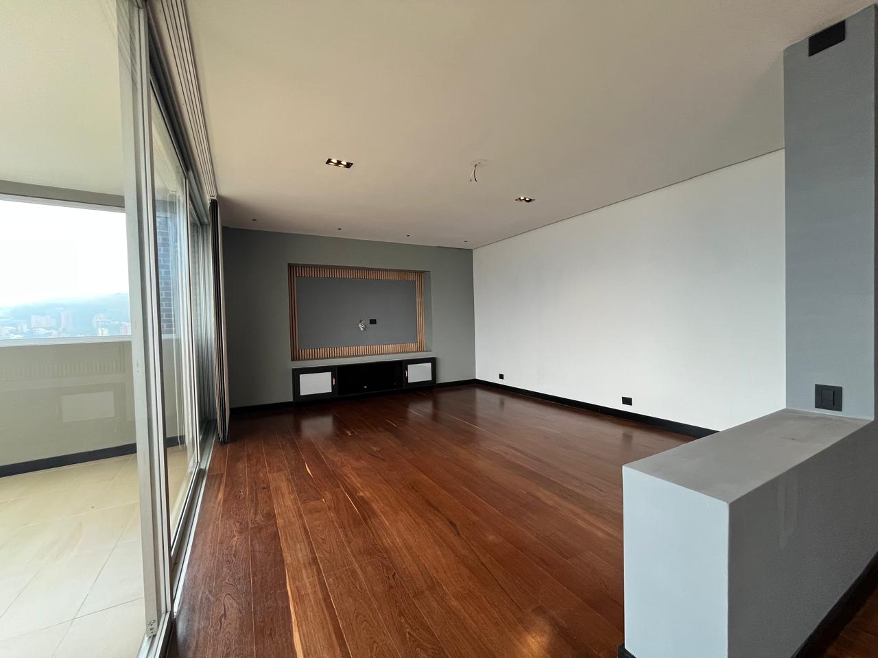 Apartamento en arriendo en El Poblado, Medellín · foto 3 de 18