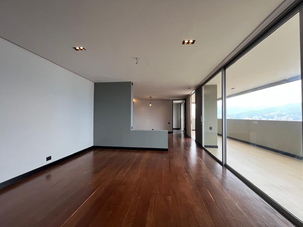 Apartamento en arriendo en El Poblado, Medellín · foto 2 de 18