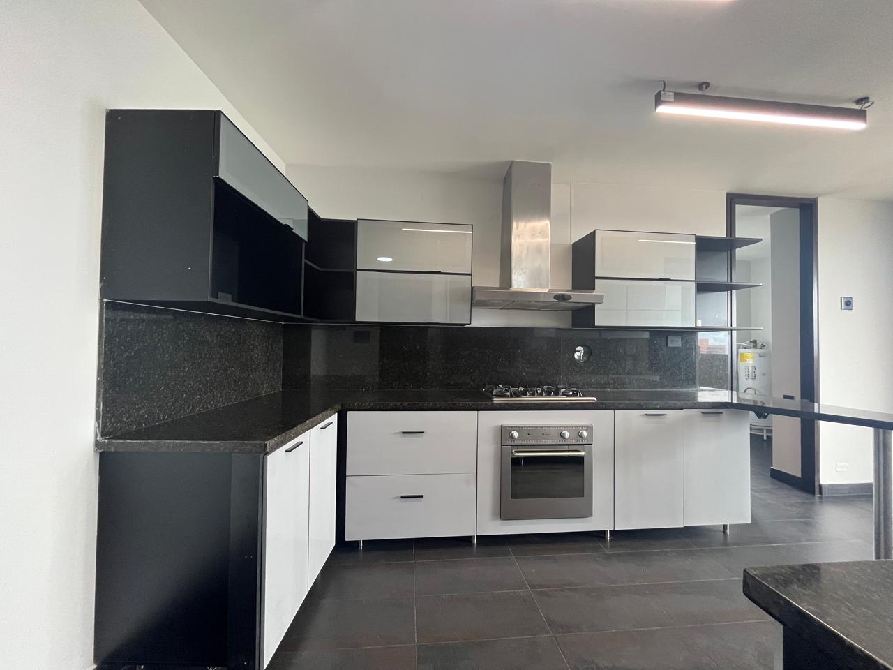 Apartamento en arriendo en El Poblado, Medellín · foto 7 de 18