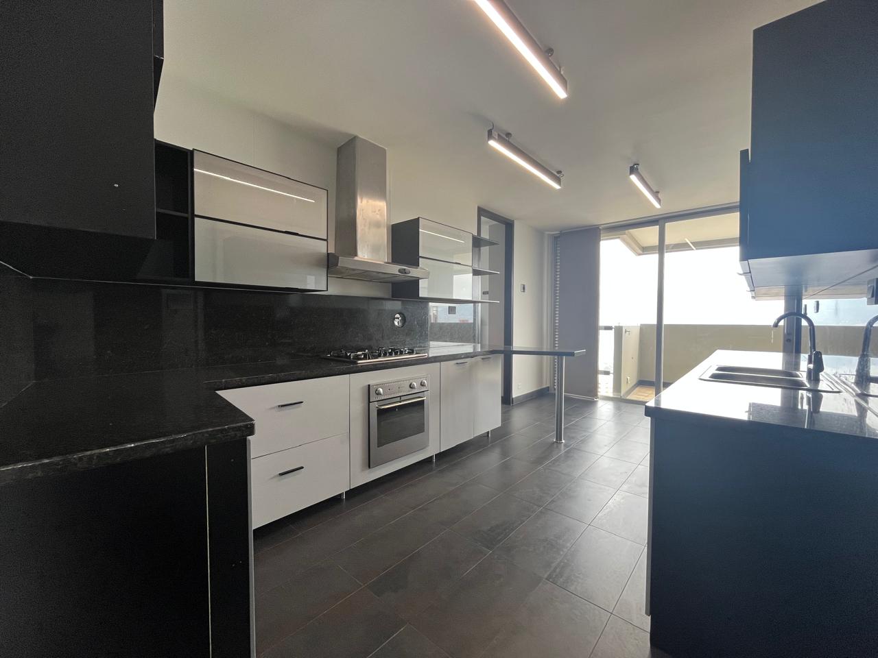 Apartamento en arriendo en El Poblado, Medellín · foto 6 de 18