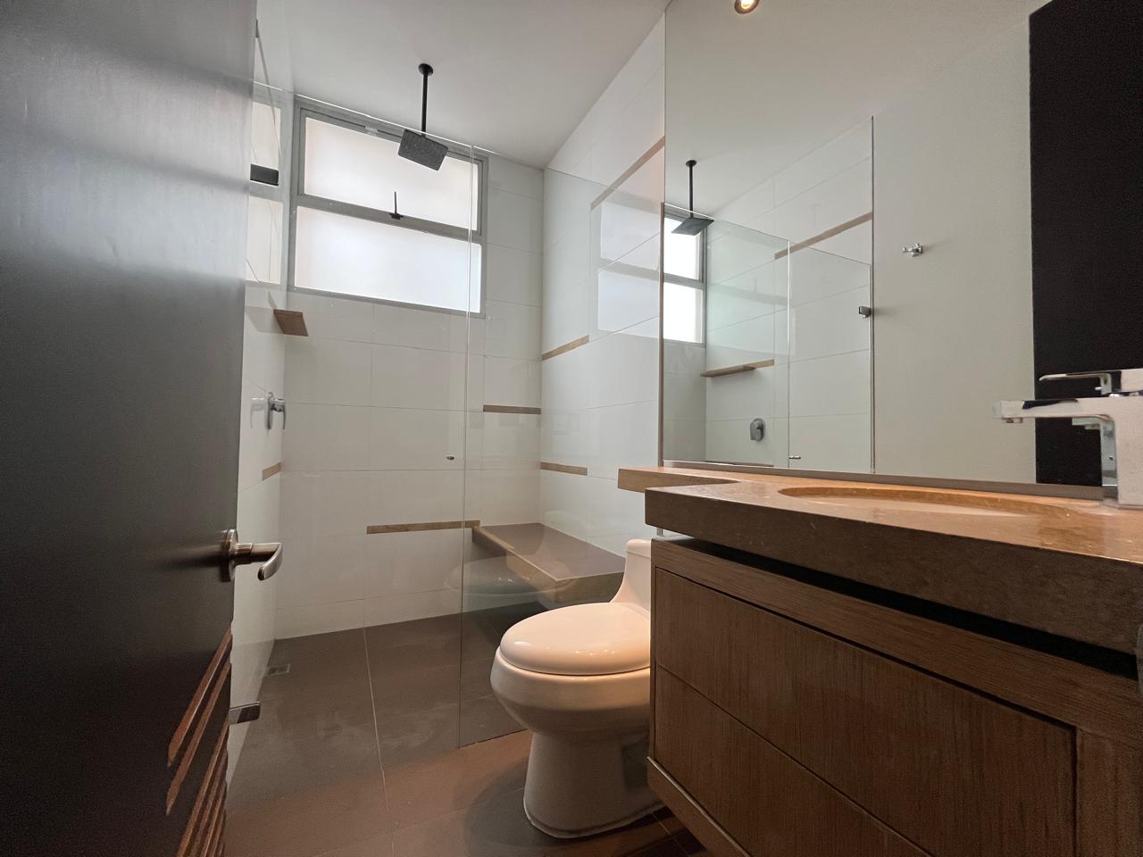 Apartamento en arriendo en El Poblado, Medellín · foto 16 de 18
