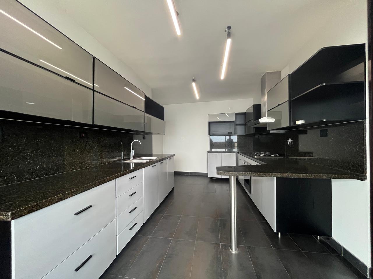Apartamento en arriendo en El Poblado, Medellín · foto 5 de 18
