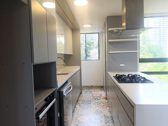 Apartamento de 2 alcobas en arriendo en El Poblado, Medellín, 140 m² · foto 5 de 18