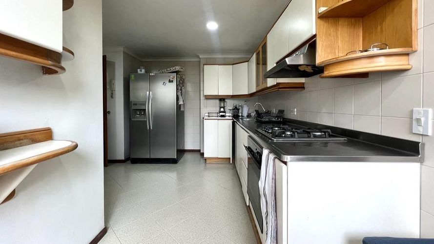 Apartamento de 3 alcobas en venta en El Poblado, Medellín, 174 m² · foto 3 de 18