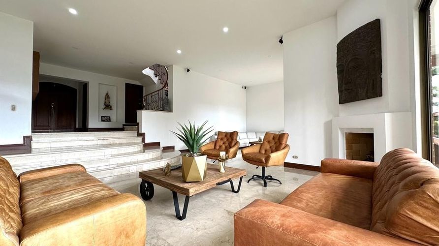 Casa de 4 alcobas en venta en El Poblado, Medellín, 372 m² · foto 2 de 23
