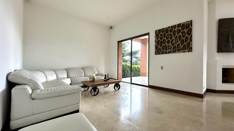 Casa de 4 alcobas en venta en El Poblado, Medellín, 372 m² · foto 3 de 23