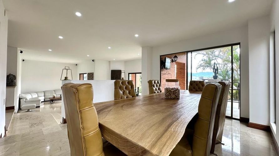 Casa de 4 alcobas en venta en El Poblado, Medellín, 372 m² · foto 4 de 23