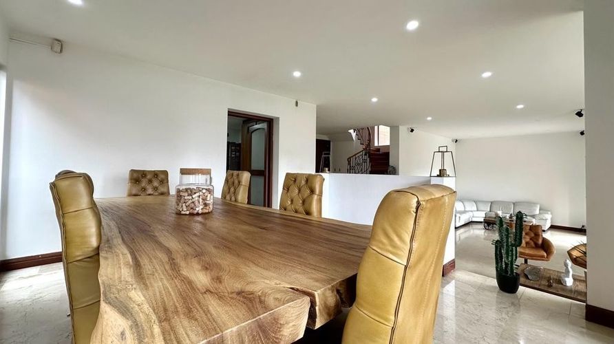Casa de 4 alcobas en venta en El Poblado, Medellín, 372 m² · foto 5 de 23