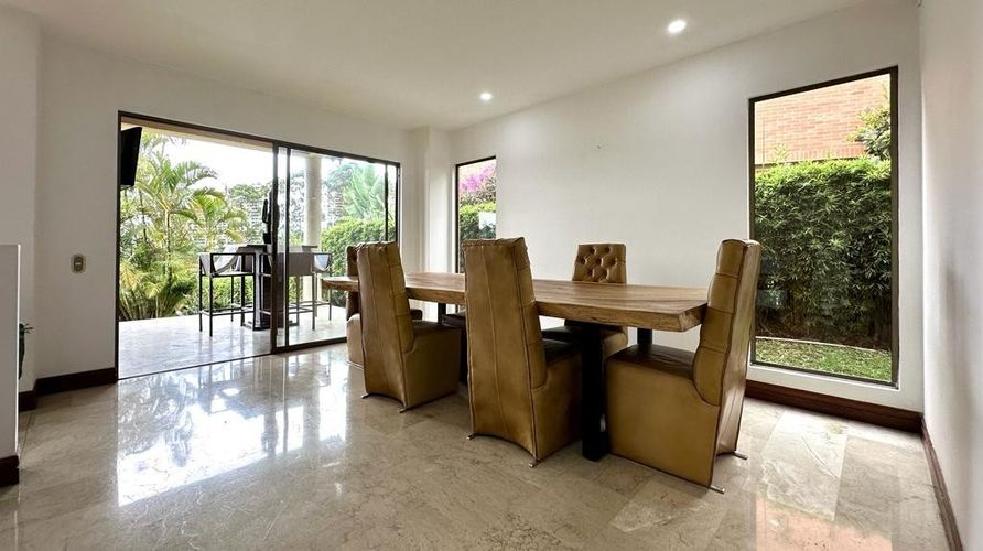 Casa de 4 alcobas en venta en El Poblado, Medellín, 372 m² · foto 6 de 23
