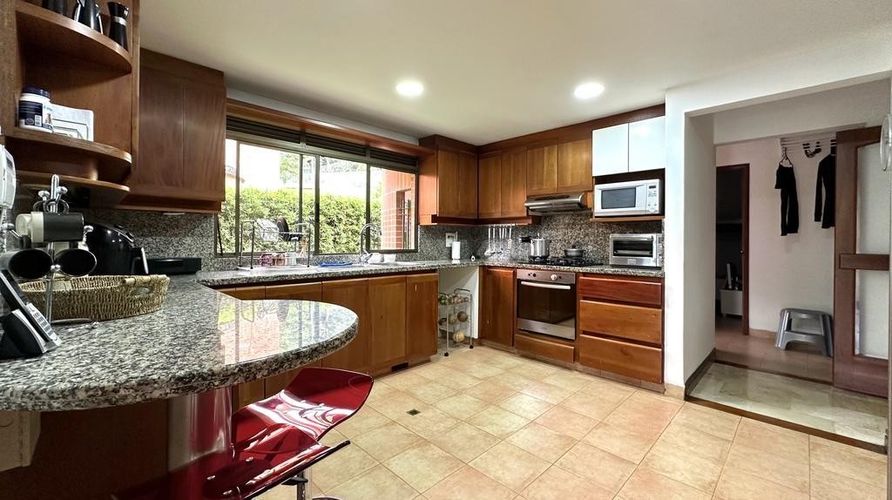 Casa de 4 alcobas en venta en El Poblado, Medellín, 372 m² · foto 7 de 23