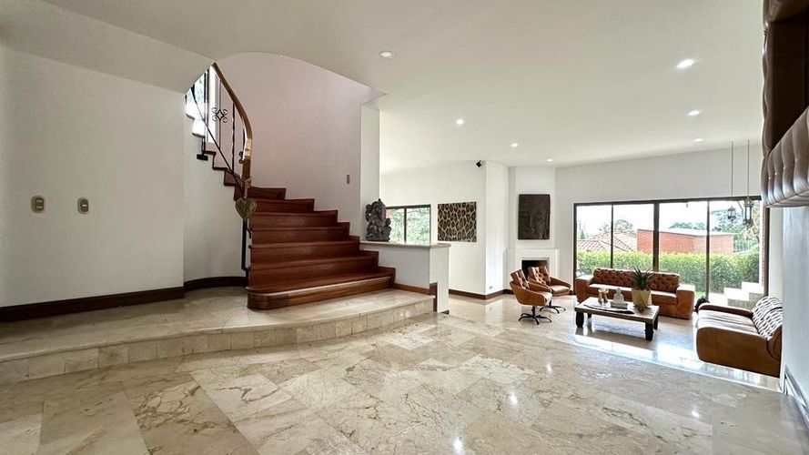 Casa de 4 alcobas en venta en El Poblado, Medellín, 372 m² · foto 9 de 23