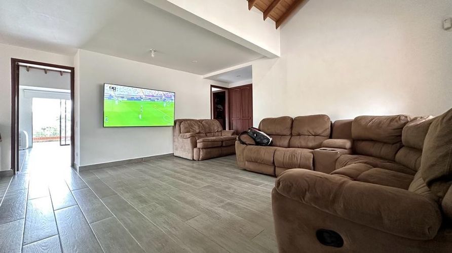 Casa de 4 alcobas en venta en El Poblado, Medellín, 372 m² · foto 10 de 23