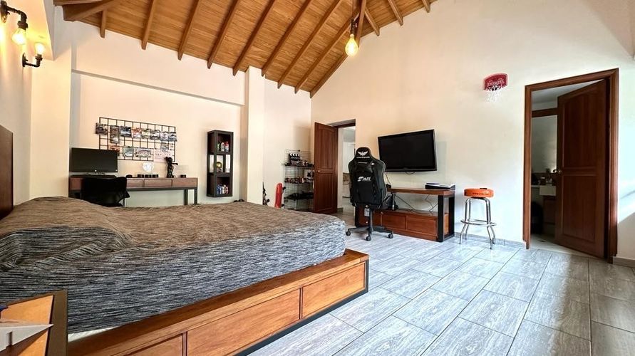 Casa de 4 alcobas en venta en El Poblado, Medellín, 372 m² · foto 11 de 23
