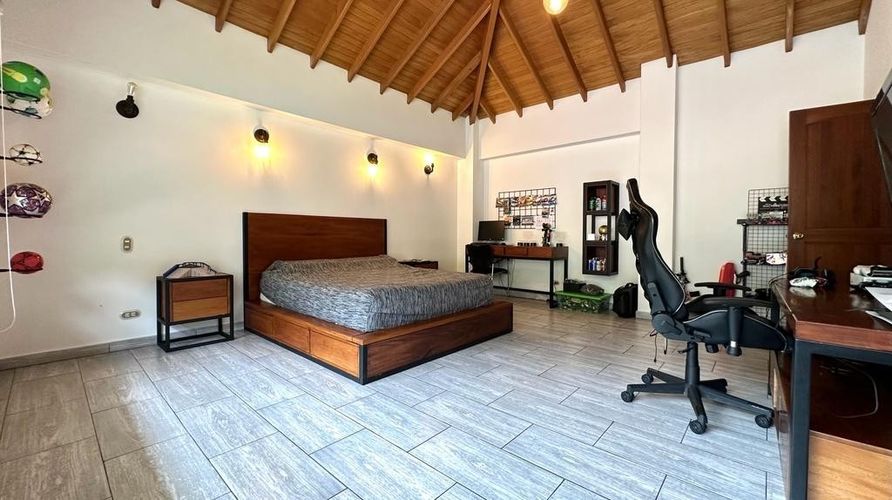 Casa de 4 alcobas en venta en El Poblado, Medellín, 372 m² · foto 12 de 23