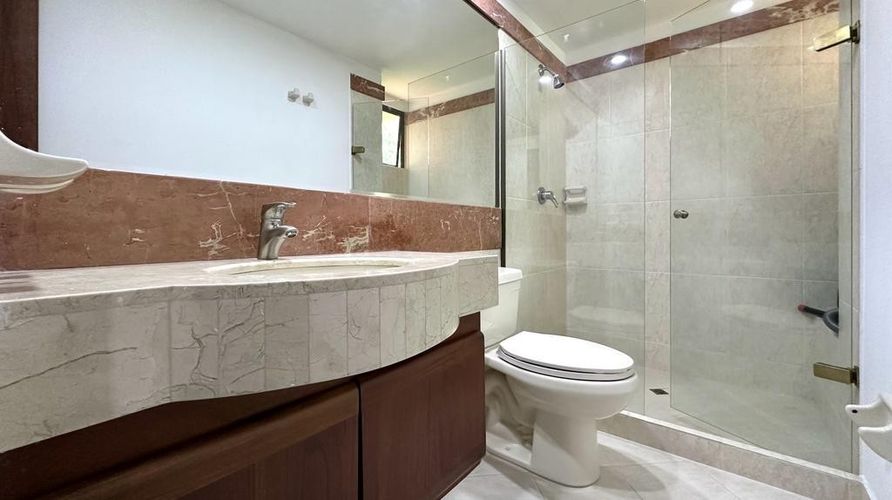 Casa de 4 alcobas en venta en El Poblado, Medellín, 372 m² · foto 13 de 23