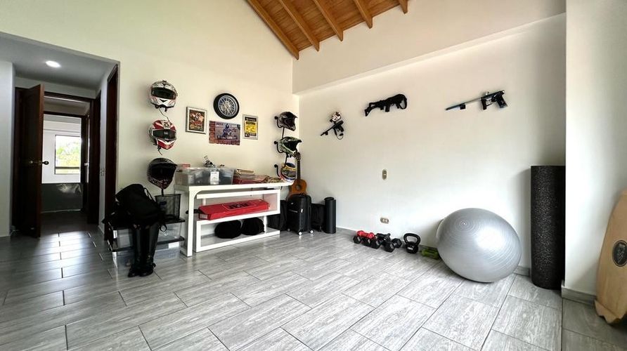 Casa de 4 alcobas en venta en El Poblado, Medellín, 372 m² · foto 14 de 23