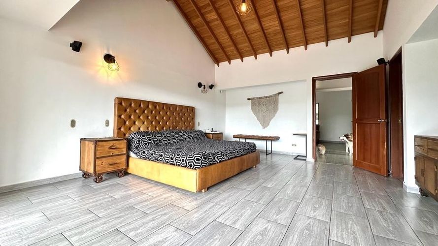 Casa de 4 alcobas en venta en El Poblado, Medellín, 372 m² · foto 16 de 23