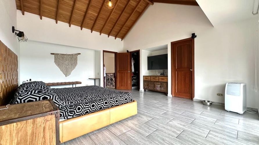 Casa de 4 alcobas en venta en El Poblado, Medellín, 372 m² · foto 17 de 23