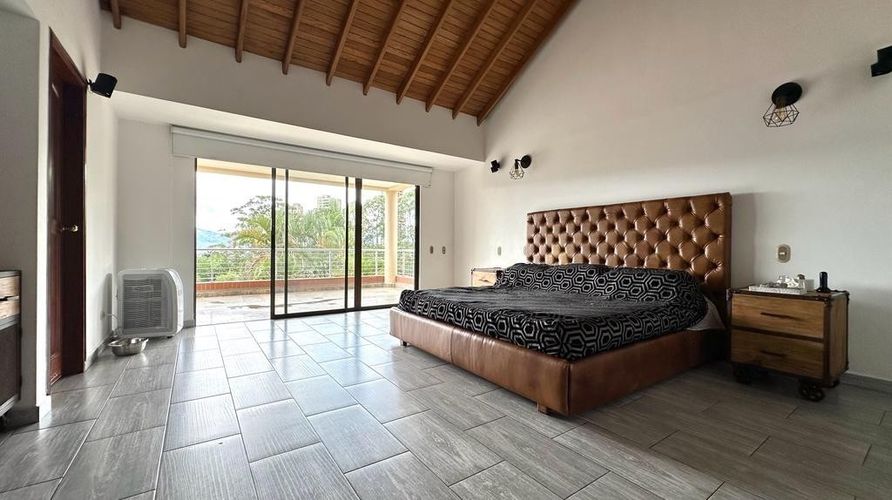 Casa de 4 alcobas en venta en El Poblado, Medellín, 372 m² · foto 18 de 23