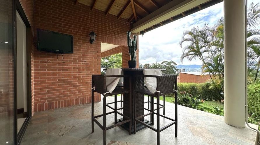 Casa de 4 alcobas en venta en El Poblado, Medellín, 372 m² · foto 19 de 23