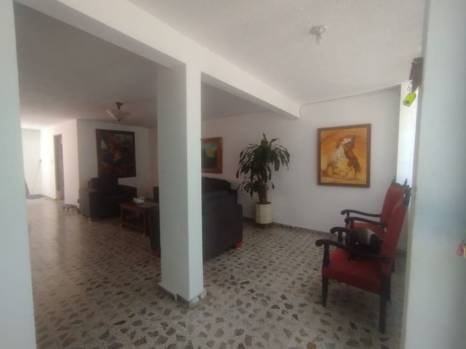 Casa de 7 alcobas en venta en Calasanz, Medellín, 300 m² · foto 2 de 24