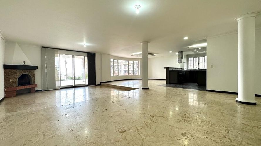 Casa de 5 alcobas en venta en La Calera, Medellín, 430 m² · foto 3 de 24