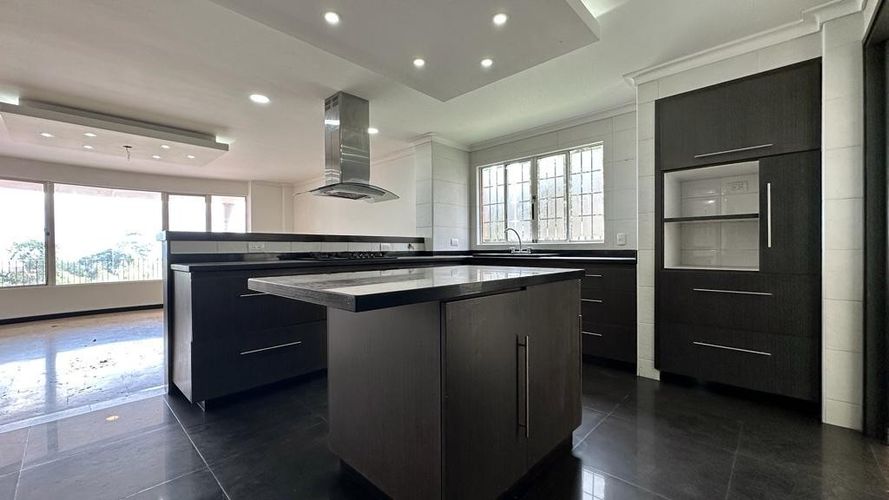 Casa de 5 alcobas en venta en La Calera, Medellín, 430 m² · foto 4 de 24