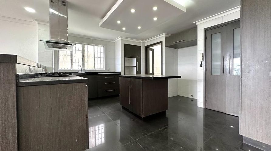 Casa de 5 alcobas en venta en La Calera, Medellín, 430 m² · foto 6 de 24