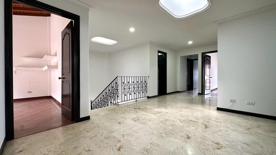 Casa de 5 alcobas en venta en La Calera, Medellín, 430 m² · foto 7 de 24