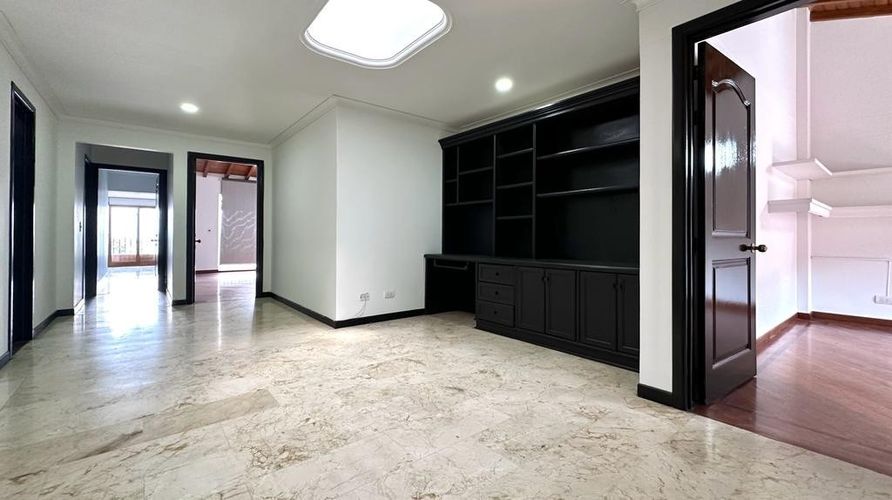 Casa de 5 alcobas en venta en La Calera, Medellín, 430 m² · foto 8 de 24