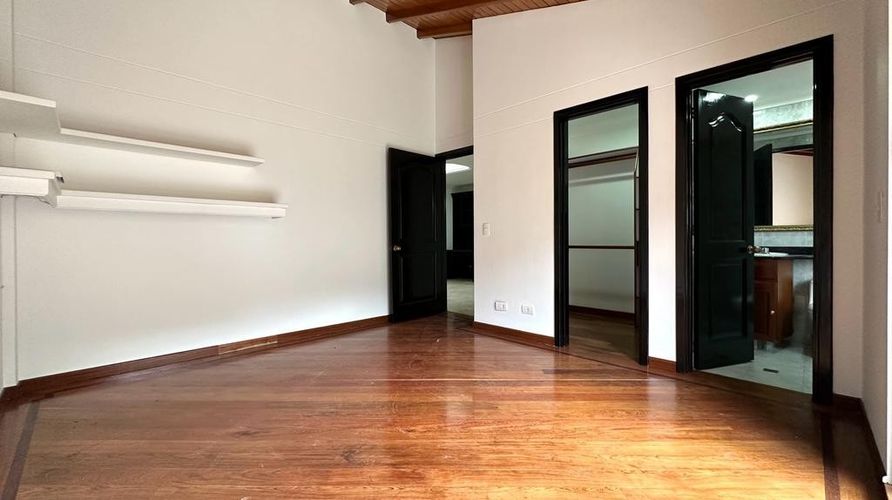 Casa de 5 alcobas en venta en La Calera, Medellín, 430 m² · foto 10 de 24