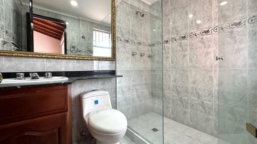 Casa de 5 alcobas en venta en La Calera, Medellín, 430 m² · foto 11 de 24