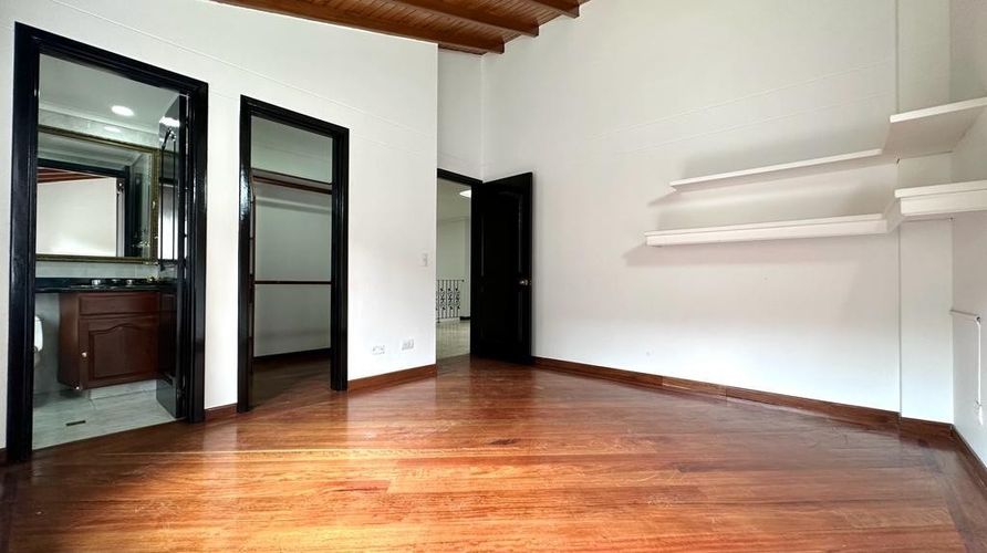 Casa de 5 alcobas en venta en La Calera, Medellín, 430 m² · foto 12 de 24