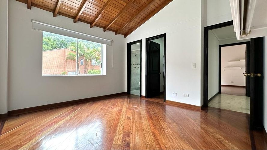 Casa de 5 alcobas en venta en La Calera, Medellín, 430 m² · foto 13 de 24